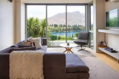 Image de Stunning Lakeview 2 Bedroom Apartment