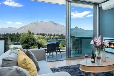 Image de Luxury Lakeview 2 Bedroom Apartment