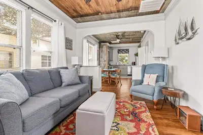 Image de Renovated Bungalow near Downtown Pensacola with King Bed!