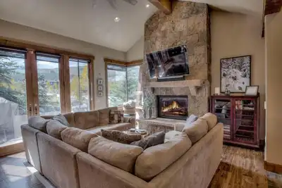 Image de Happy Place | Private Hot Tub • 3 King Suites • Minutes to Breck Ski Resort