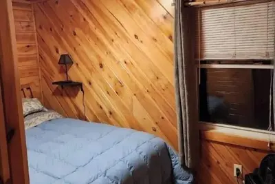 Image de Cheerful, clean 2-bedroom cabin on Moose River