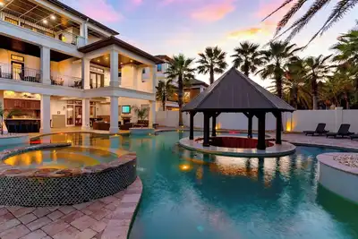 Image de Splash — Largest Private Resort-Style Pool in Destin