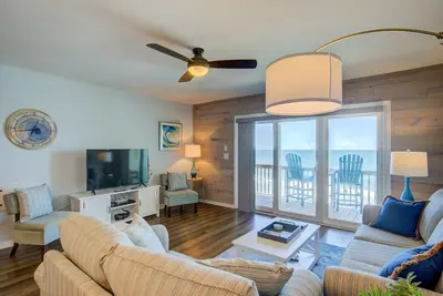 Image de Beachfront condo with beach views, private beach access, community pool, gazebo