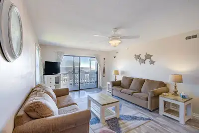 Image de Oceanfront condo with elevator, private beach, ocean view, community pool, grill