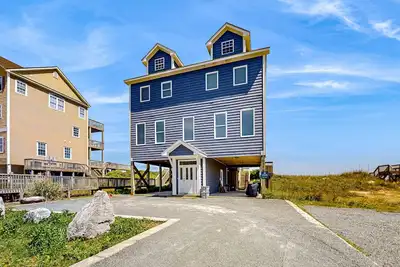 Image de Oceanfront home with beach access, deck, washer/dryer, central Ac