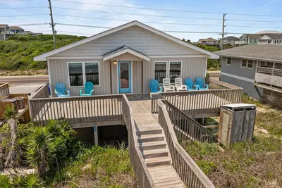 Image de Oceanfront home with private beach access & outdoor shower - dog-friendly