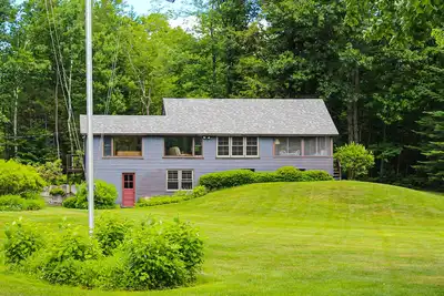 Image de Dog-friendly waterfront cottage with private dock, community beach, grill, W/D