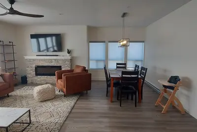 Image de New build mountain retreat - steps from Happy Valley