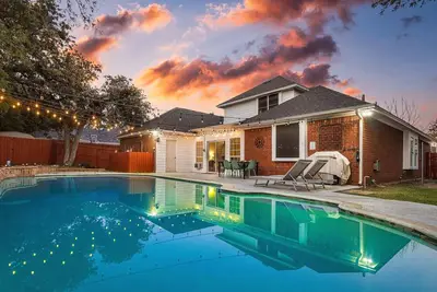 Image de Luxurious 5 Bedroom Retreat with Pool!