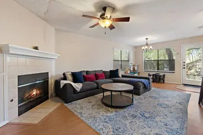 Image de Spacious 2-Story Home + Private Backyard + Office