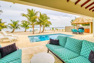 Image de Oceanfront oasis on the beach with private pool, gazebo, grill, patio, and Ac