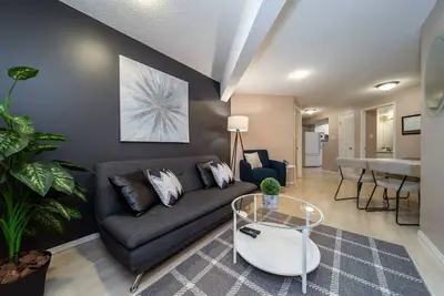 Image de Cozy 2br Suite In Golf Course By Henday, Whitemud, Acheson - Long Stay Discount!