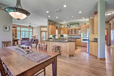 Image de Tranquil Lake Elmo Farmhouse: Hiking Nearby!