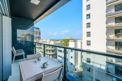 Image de New 2br in Kompert by Holiday-rentals Safe Room