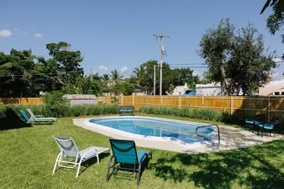 Image de Home by the beach: heated pool with a private yard
