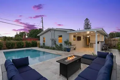 Image de Beach Sunset House with Pool & Outdoor Kitchen
