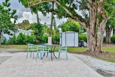 Image de Updated, dog-friendly home in heart of town with patio & Ac - walk everywhere