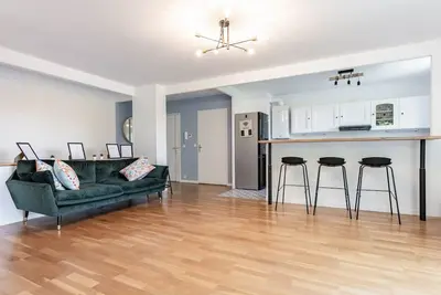Image de 3br Paris Haven: Garden View, Prem Amenities, Free Parking - 10 Min to Central