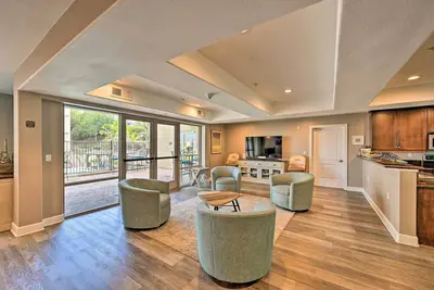 Image de Breezy Oceanside Condo < 1/2 Mi to Beach!