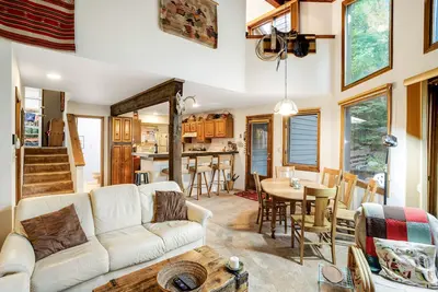 Image de Quiet, multi-level townhome with great location & mountain views