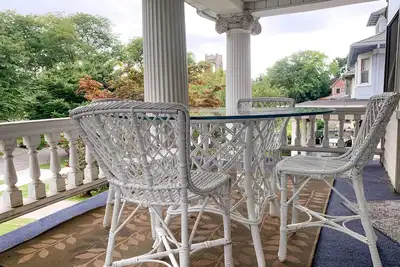 Image de Historic Regal Retreat ~ 2 Mi to Dtwn Toledo!