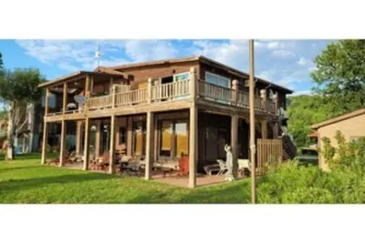 Image de Quaint and Peaceful Waterfront Cabin Unit 4