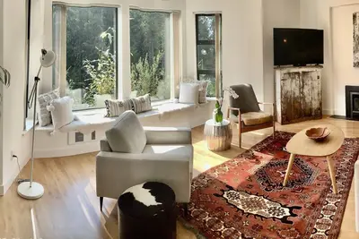 Image de Modern Mountain Getaway-2 bedroom 2 bath. Hot tub.