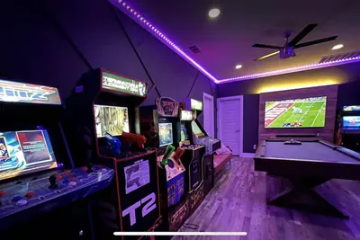 Image de 7 min Dtown | Arcade | Hot Tub | Pool |