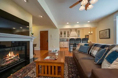 Image de Minette's Downtown Condo | Historic Spot in Downtown Hendersonville