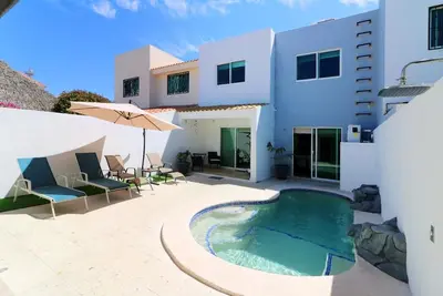 Image de Casa con alberca privada a unos pasos del mar