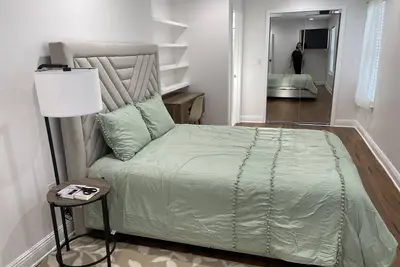 Image de Newly Renovated 4 Master Bedroom 2-Story house!