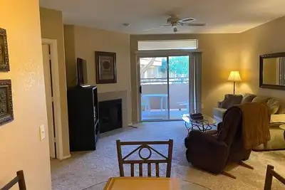 Image de The Hiding Place 2. 0 -- Condo next to Phoenix North Mountain