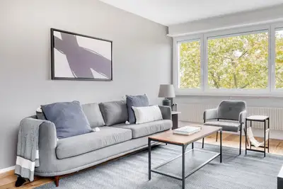 Image de Charming Am Ring 4 Room w\/ Storage, nr Market, by Blueground