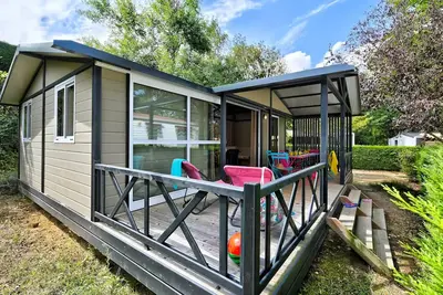 Image de Chalet Confort 35m² (3 chambres) + terrasse couverte + Tv 6 personnes