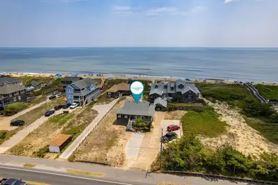 Image de Oceanfront, dog friendly, walkway to beach, cozy historic cottage- Island Dancer