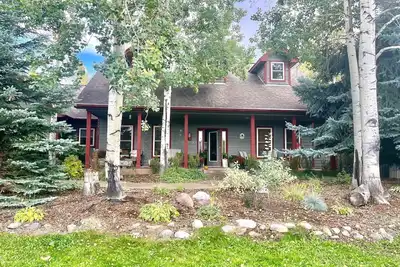 Image de Ranch style home - walking distance to downtown Carbondale & golf; 30 min skiing