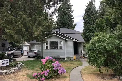 Image de Grove Getaway - 2 mins from the beach in quiet neighborhood