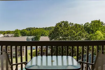 Image de 2br Cozy, Quiet Condo w/ A View! Central Location ~ Free Tickets Included (Fc61-25)