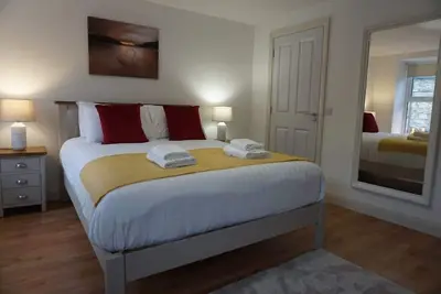 Image de ★ Luxurious & New | in the heart of Donegal Town ★