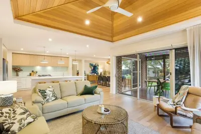 Image de Luxurious Privacy in Exquisite Home, Walk to Golf