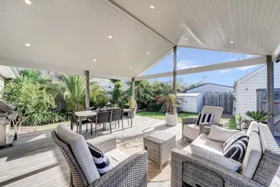 Image de Stunning Indoor-Outdoor, 4 bed-2 bath Family Home