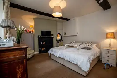 Image de Rustic charm, king bed, en-suite, wi-fi, parking