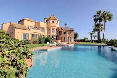 Villa \"Alcaidesa Vistas al Mar\" avec vue sur la mer, piscine et Wi-Fi