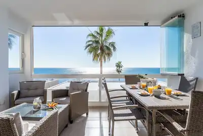 Image de Sur la plage - Vue sur mer - Dona Lola Beach Resort - Marbella - Mijas