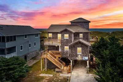 Image de Summer Savings - Oceanfront Home in Waves with Hot Tub, Smart TVs, and Grill