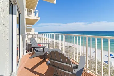 Image de Beachfront condo with balcony, pool, hot tub, Ac, & W/D - snowbirds welcome