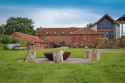 Image de Newly converted set of farm buildings. Perfect for that eco-friendly group stay.