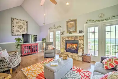 Image de Eclectic Ranger Home w\/ Mtn Views + Hot Tub!