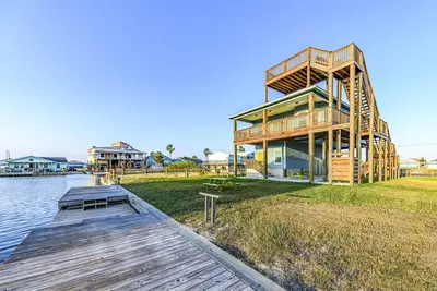 Image de Blue Crab Cove | Rooftop Deck + Kayak Launch
