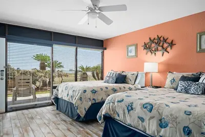 Image de Rockport Retreat | Pool + Hot Tub & Pier Access